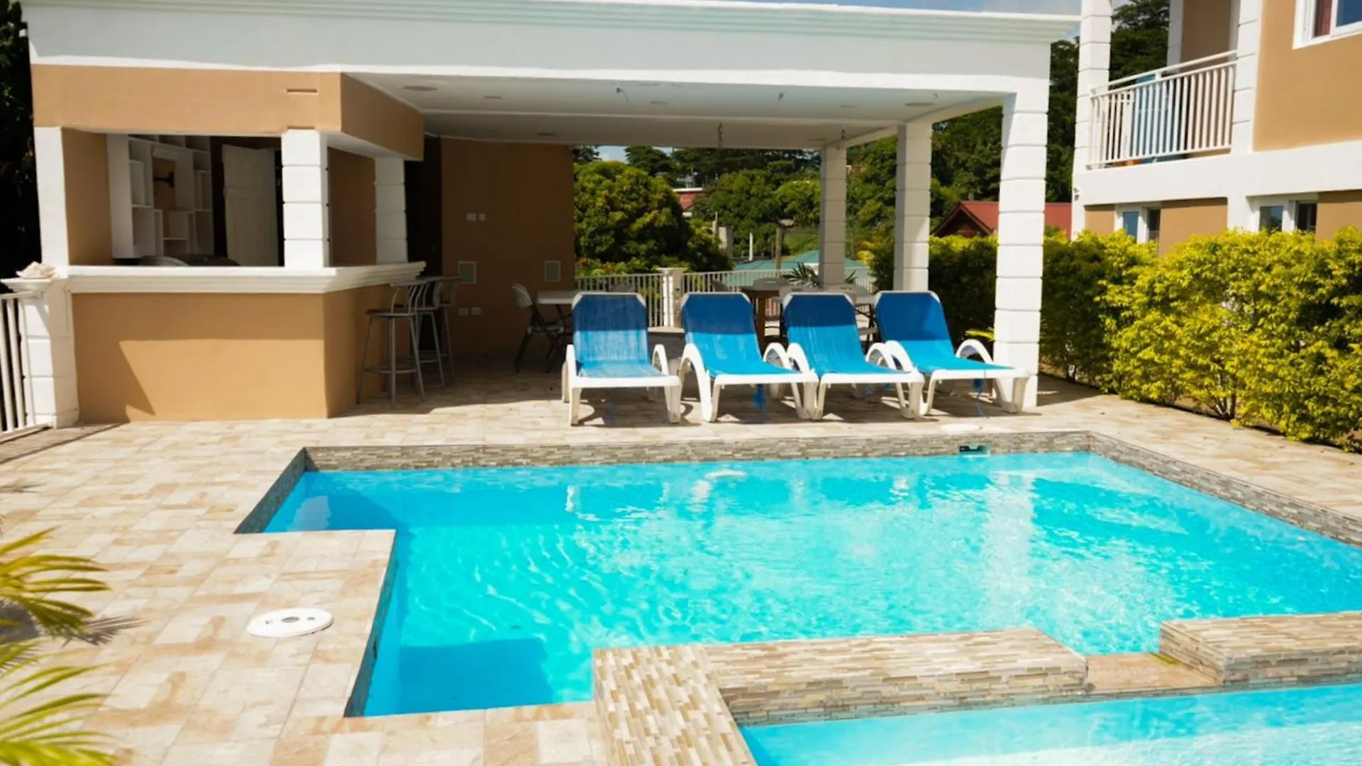 Vip Residence - Ocean & Pool View Lovely 2-Bedroom Apartment Roseau
